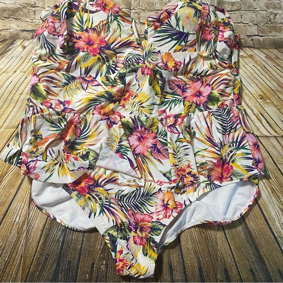 NEW Terra Sky White Floral Hawaiian Print Skirted One Piece Swimsuit - Picture 1 of 7